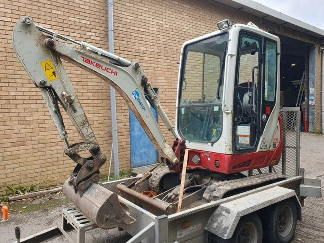 JPS Chartered Surveyors - Takeuchi TB216 Mini Excavator with Indespension Plant Trailer Auction - Auction Image 5