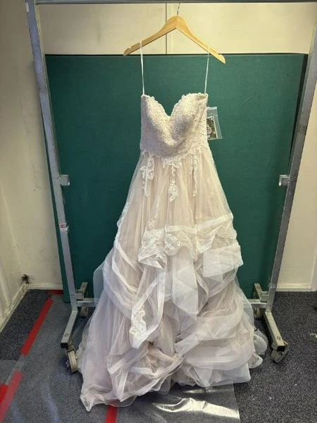 JPS Chartered Surveyors - Contents of a Bridal Boutique Auction - Auction Image 2