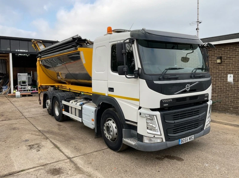 BPI Auctions - 2015 Volvo FM Sprider Tarmac Delivery Truck c/w Detachable Norslep Trailer Auction - Auction Image 1