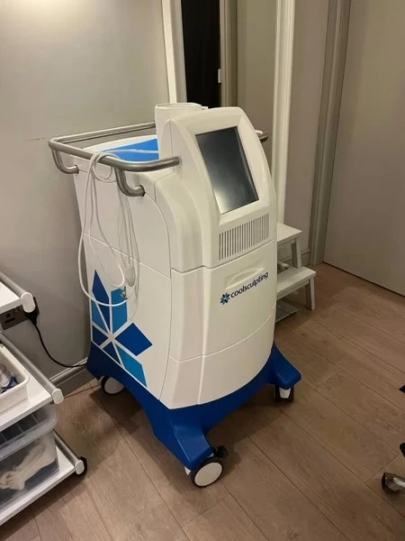 Marriott & Co - A Zeltiq CoolSculpting Cryolipolysis (cryolysis) Fat-Freezing Device Auction - Auction Image 2