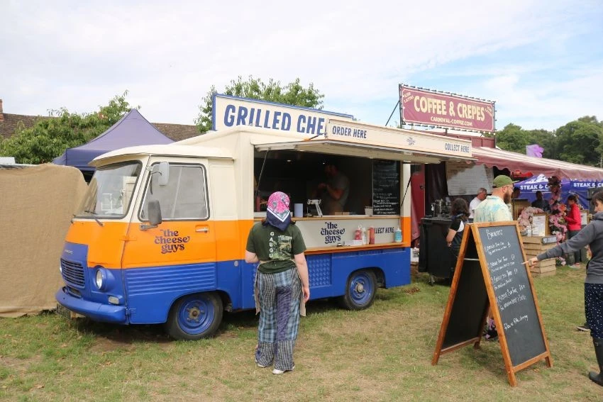 Eddisons - Leeds - Vintage Peugeot J7 Converted Food Truck / Catering Van - Auction Image 3