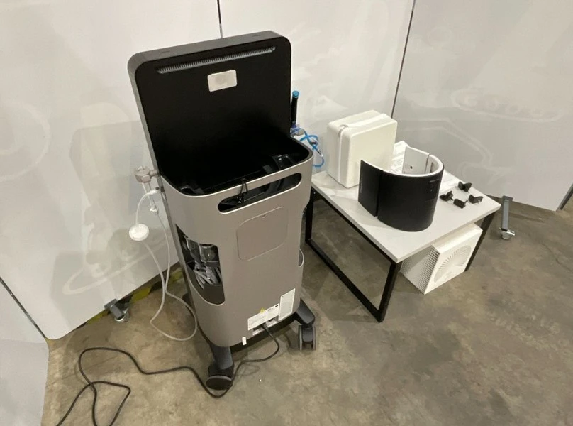 BPI Auctions - HydraFacial MD Syndeo Black Hydrodermabrasion Machine 240V & LightStim Elipsa LED Therapy Device 240V Auction - Auction Image 4