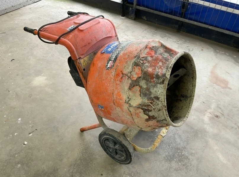 Mid Ulster Auctions Ltd - Tooling Auction to include Manual Folder, Filter Box on Wheels, Mini Mixers, Pallet Trucks & More - Auction Image 6