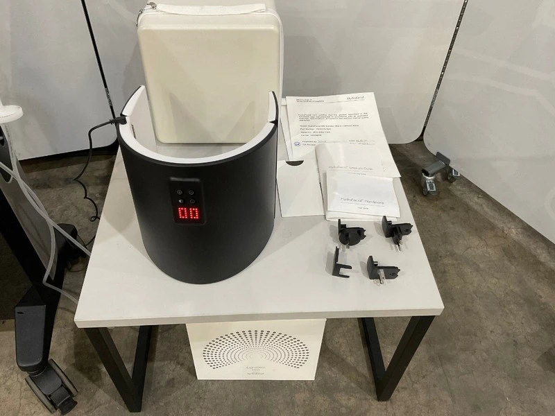 BPI Auctions - HydraFacial MD Syndeo Black Hydrodermabrasion Machine 240V & LightStim Elipsa LED Therapy Device 240V Auction - Auction Image 2