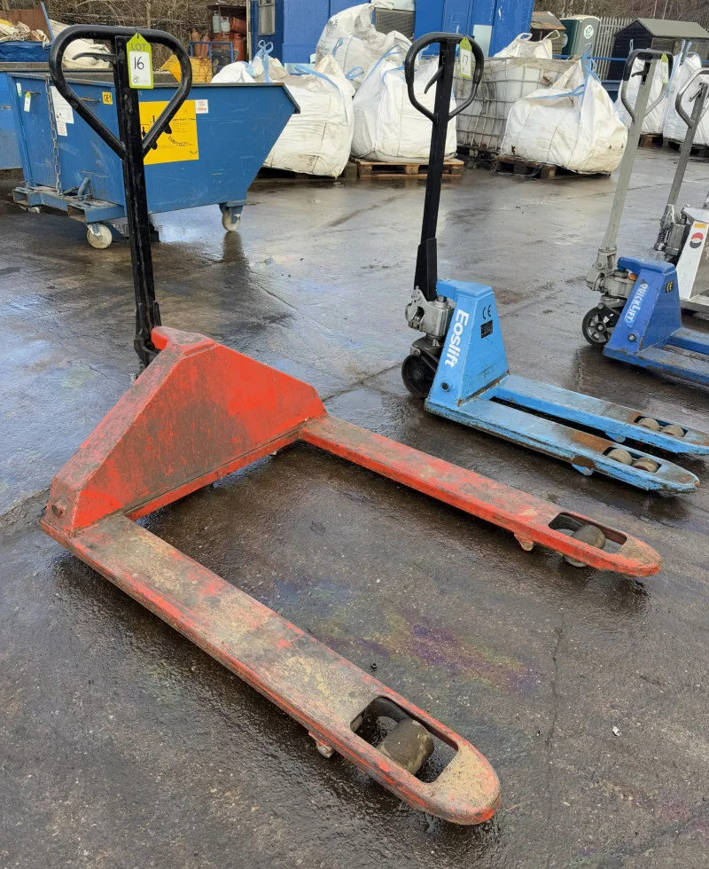 Pinder Asset Solutions Ltd - 9 Electric Forklift and Reach Trucks 1.5t to 5.5t, CAT TH82 Telehandler, Pallet Trucks, Tipping Skips, Bunded Drum Stores, Le Fort Shear all at Auction - Auction Image 8