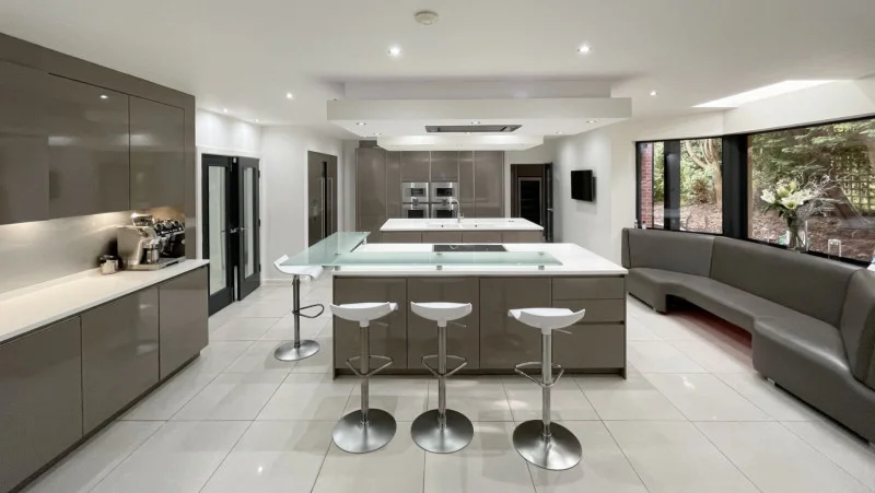 In2Corporate Ltd - Huge General Online Auction - Bespoke Fitted Kitchen, Luxury Homewares, Elaborate Festive Shop Display Fittings, IT & Computers, Designer Clothing, 5-Star Hotel Furniture, Gifts, Boxed Toys and More. 850+ Lots - Auction Image 6
