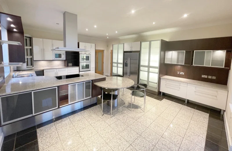 In2Corporate Ltd - Huge General Auction - Over 700 Lots - Auction Image 1
