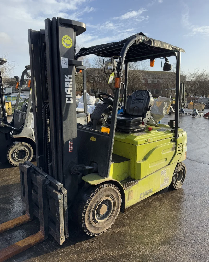 Pinder Asset Solutions Ltd - 9 Electric Forklift and Reach Trucks 1.5t to 5.5t, CAT TH82 Telehandler, Pallet Trucks, Tipping Skips, Bunded Drum Stores, Le Fort Shear all at Auction - Auction Image 9