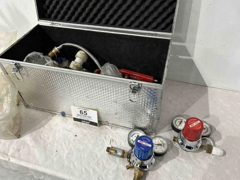 Sweeney Kincaid - Hospital Pipeline Installers Stock - Auction Image 4