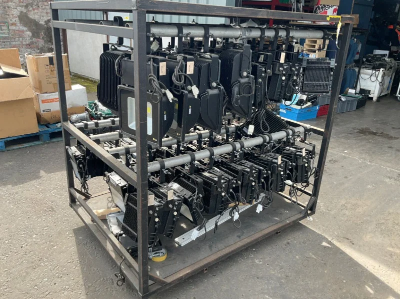 BPI Auctions - Audio Visual & Stage Lighting Equipment Auction to include Specialist Lighting Box Trailer, Reggiani Torpedo Spots, Mixing Desks, Robe Minime Luminaire System & more - Auction Image 5