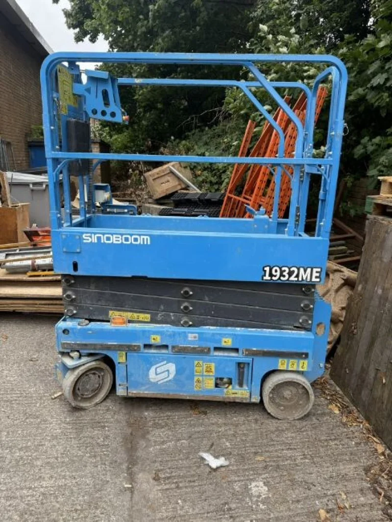 JPS Chartered Surveyors - Crown Order Picker, Sinoboom's and Pop Up Scissorlift Auction - Auction Image 5