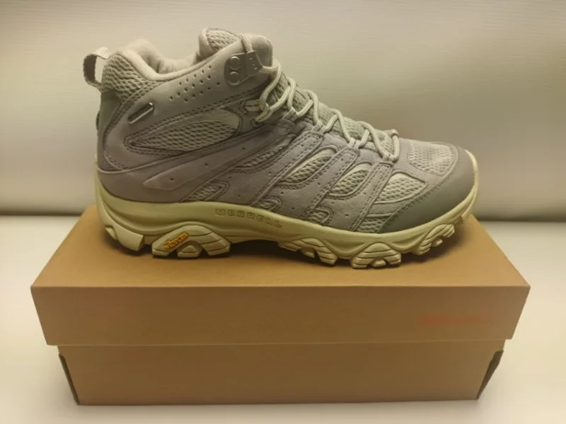 JPS Chartered Surveyors - Clothing, Footwear & Accessory Auction | Men's, Women's & Unisex | Brands Include: Merrell, Saucony, Berghaus & More - Auction Image 2