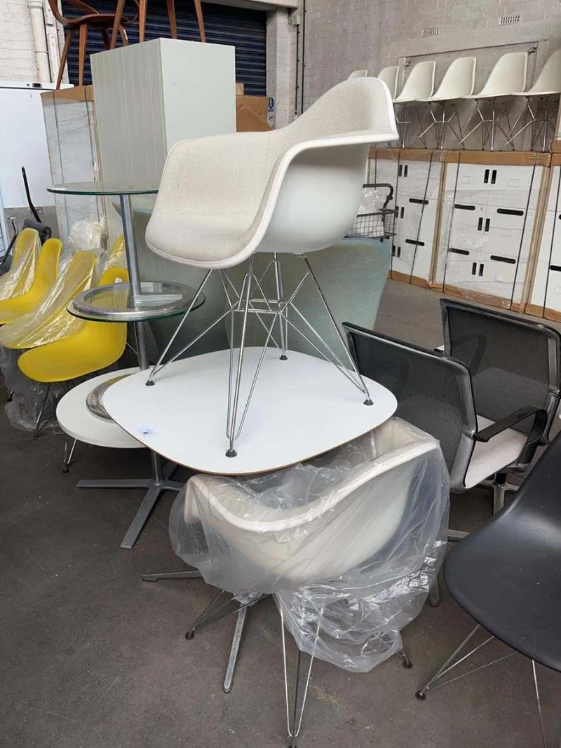 W & H Peacock - Designer & Contract Office Furniture - Auction Image 8