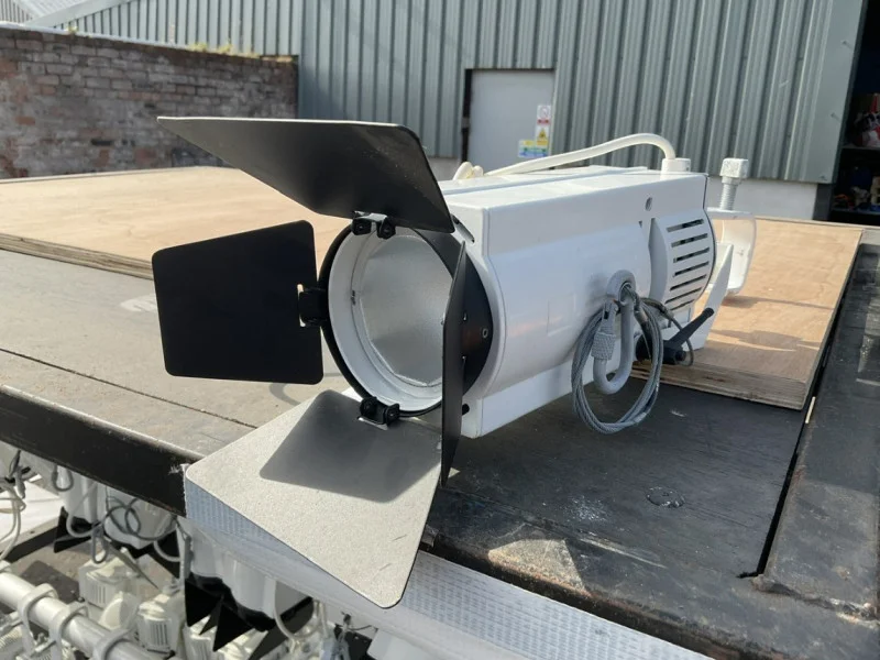 BPI Auctions - Audio Visual & Stage Lighting Equipment Auction to include Specialist Lighting Box Trailer, Reggiani Torpedo Spots, Mixing Desks, Robe Minime Luminaire System & more - Auction Image 3