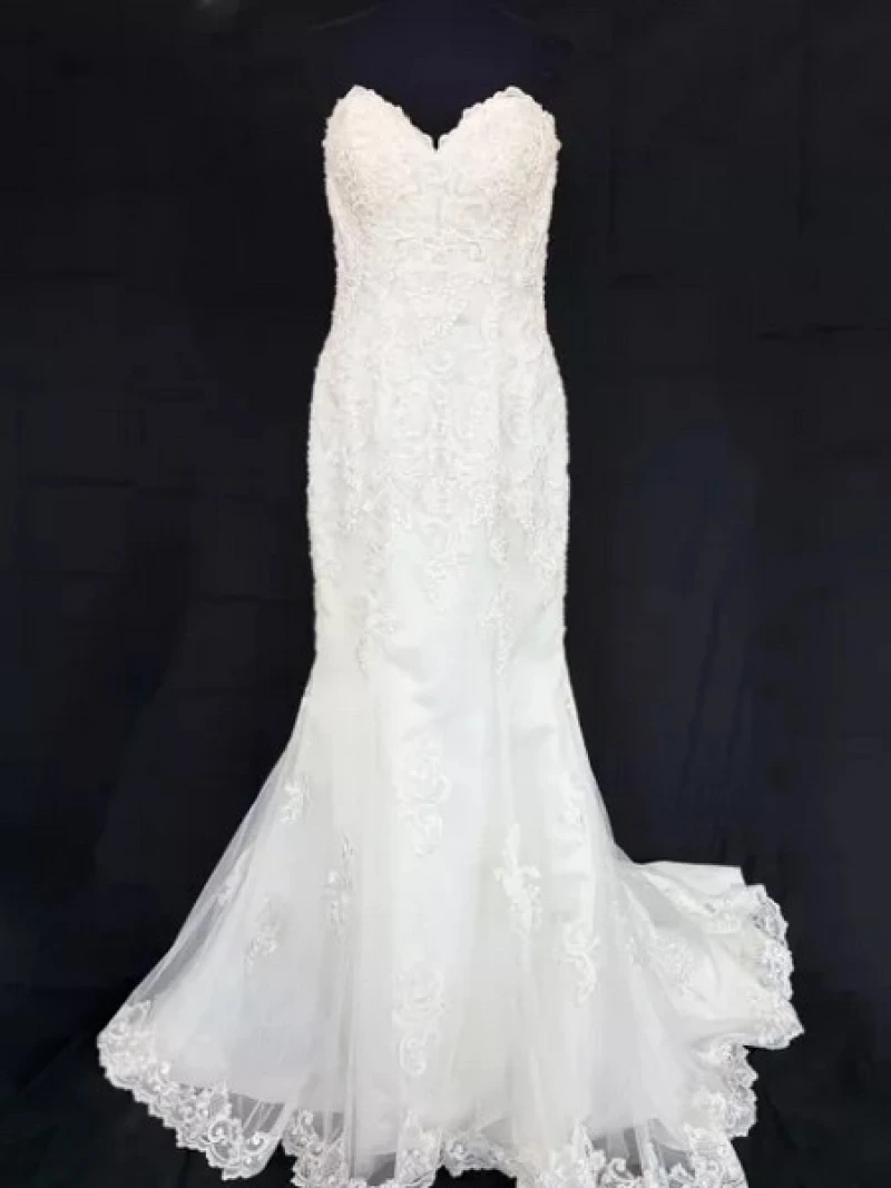 JPS Chartered Surveyors - BULK LOT AUCTION - Contents of a Bridal Shop | Dresses | Shoes | Accessories & More - Auction Image 4