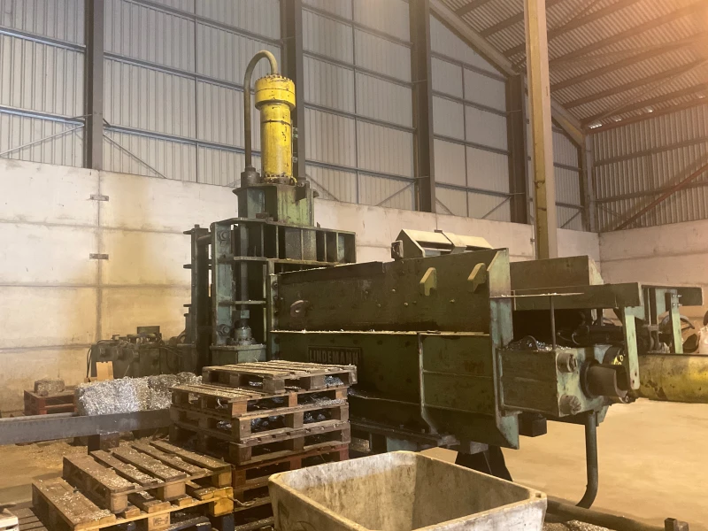 BPI - Lindemann Satem 9 3-Ram Metal Baler Auction - Auction Image 3