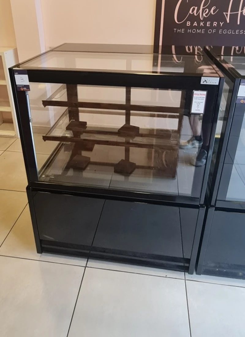 BTG Eddisons - Stockport - The Assets of a Contemporary Patisserie to include Bochnia Cebea Display Fridges, Sanomat Cream Whipping Machine at auction - Auction Image 2