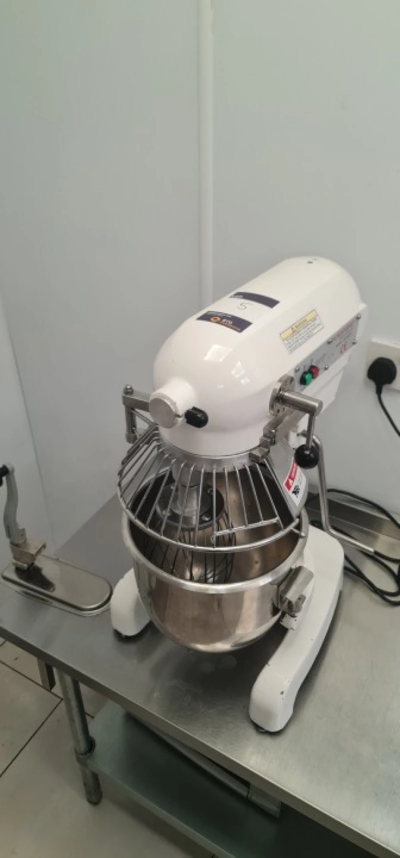 BTG Eddisons - Stockport - The Assets of a Contemporary Patisserie to include Bochnia Cebea Display Fridges, Sanomat Cream Whipping Machine at auction - Auction Image 5