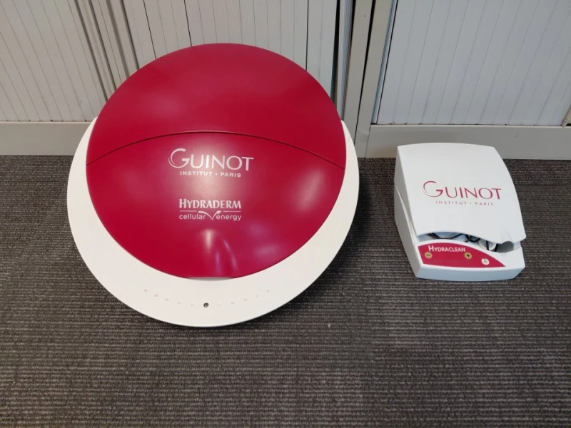 BTG Eddisons - Stockport - Renault Master LM35dCi LWB Van (2022) and a Range of Beauty Products by Guinot at Auction - Auction Image 3