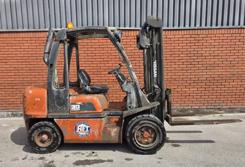 Gavel Auctioneers Ltd - Unreserved Online Auction - 3t & 4.5t Diesel Forklift Trucks at Auction - Auction Image 1
