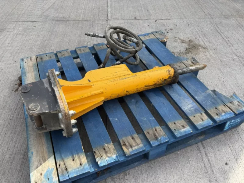 Gavel Auctioneers Ltd - Unreserved Online Auction - 2021 Takeuchi TB216 Compact Excavator, 2026 Indespension AD2000 Plant Trailer, 2025 Arrowhead R40 Breaker at Auction - Auction Image 3