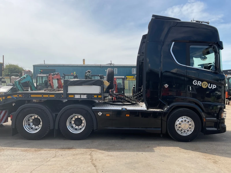 BPI - 2023 Scania S660 A 6x4 Tractor Unit with Faymonville F-S44-1BBY Quad Axle Extending Step Frame Low Loader Trailer Auction - Auction Image 2