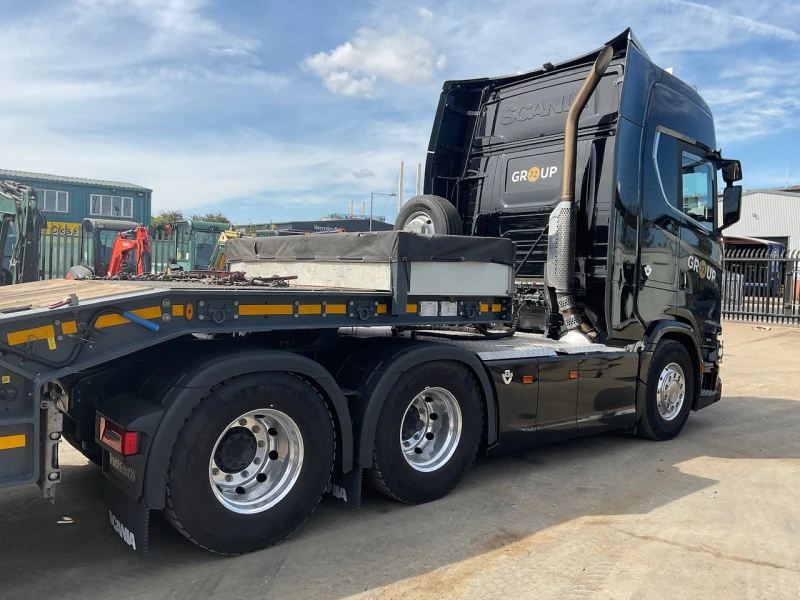 BPI - 2023 Scania S660 A 6x4 Tractor Unit with Faymonville F-S44-1BBY Quad Axle Extending Step Frame Low Loader Trailer Auction - Auction Image 3
