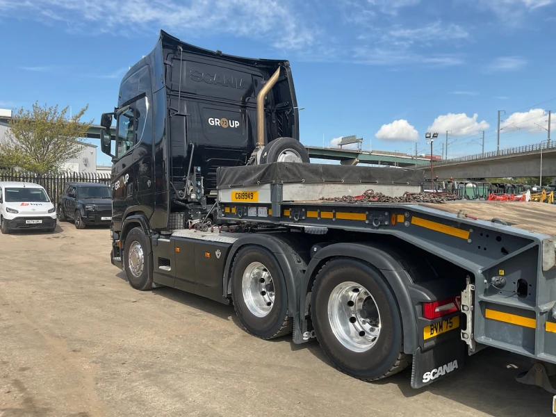 BPI - 2023 Scania S660 A 6x4 Tractor Unit with Faymonville F-S44-1BBY Quad Axle Extending Step Frame Low Loader Trailer Auction - Auction Image 4