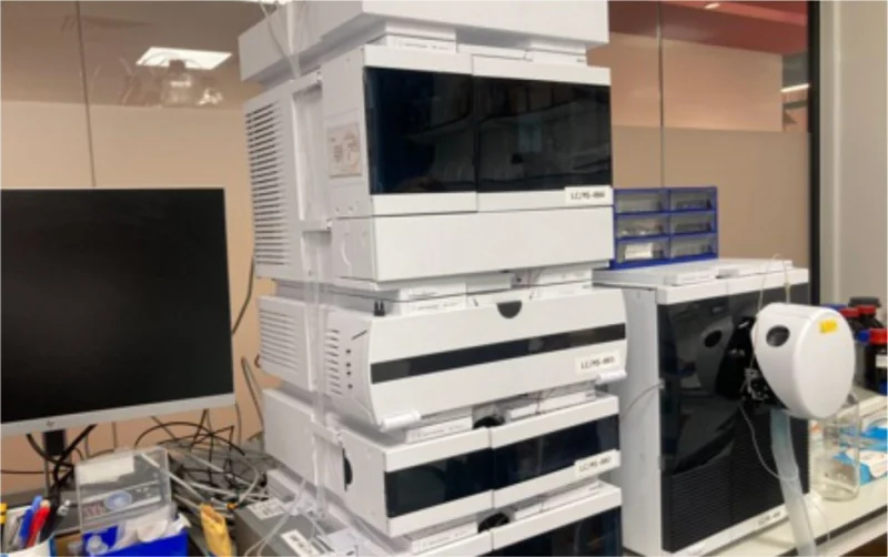 Proudley Associates Ltd - Scientific Laboratory Equipment, Peptide Discovery & Analytical Research Auction - Auction Image 1