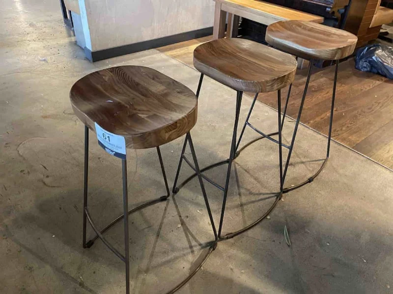 Sweeney Kincaid - Contents of Bar Restaurant at Auction - Auction Image 8