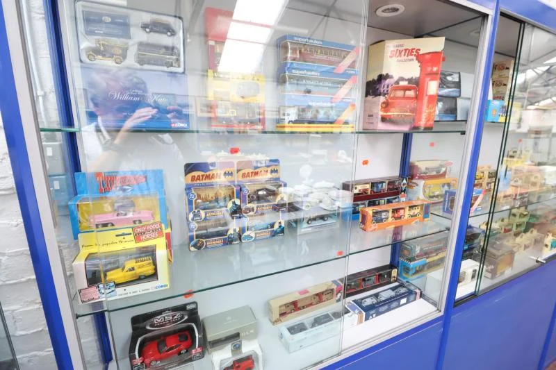 Lithgow Sons & Partners - Collectables, Curio & Household Furniture - Auction Image 4