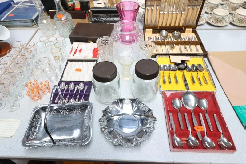 Lithgow Sons & Partners - Collectables, Curio & Household Furniture - Auction Image 1