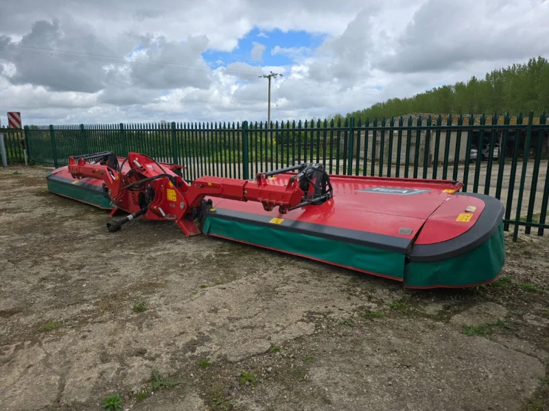 BPI Auctions - Agricultural Machinery Attachments at Auction on behalf of New Holland Dealership - Auction Image 3