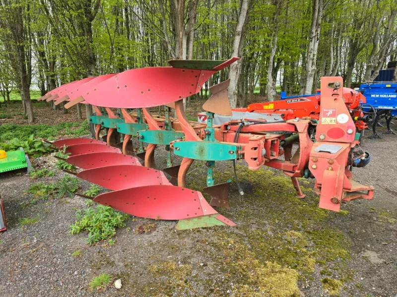 BPI Auctions - Agricultural Machinery Attachments at Auction on behalf of New Holland Dealership - Auction Image 5