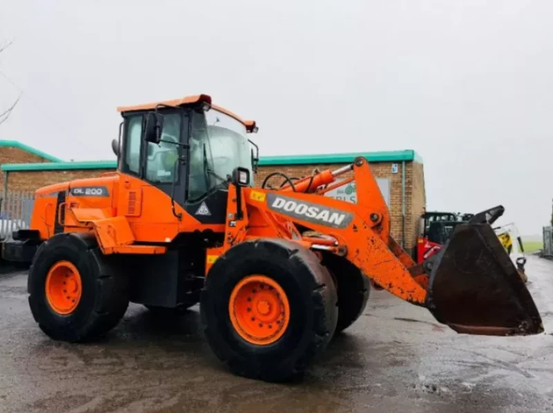 Universal Auctions Group Ltd - Major Clearance Auction, Over 700 lots: Ex-Fleet Vehicles, Agri & Farm, Heavy Plant, Machinery, HGVs & Much More - Auction Image 4
