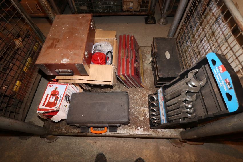 JPS Chartered Surveyors - Contents of Sanders Machinery Ltd - Denbigh - Range of Industrial Machinery, Hand/Power Tools, Lifting Equipment, Metal Stock - Auction Image 1