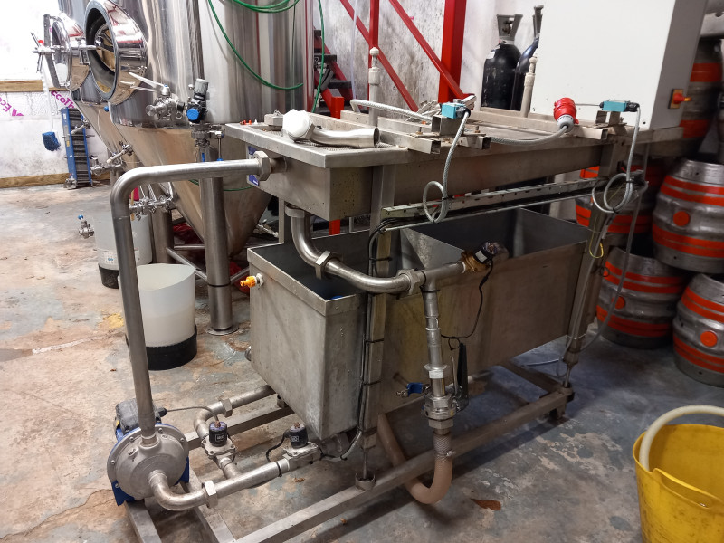 Eddisons - Brewery & Related Equipment Auction to include:- 10BBL Brew Plant, Twin Head Keg Washer, Fermentation Vessels & Round Bottle Label Machine - Auction Image 3