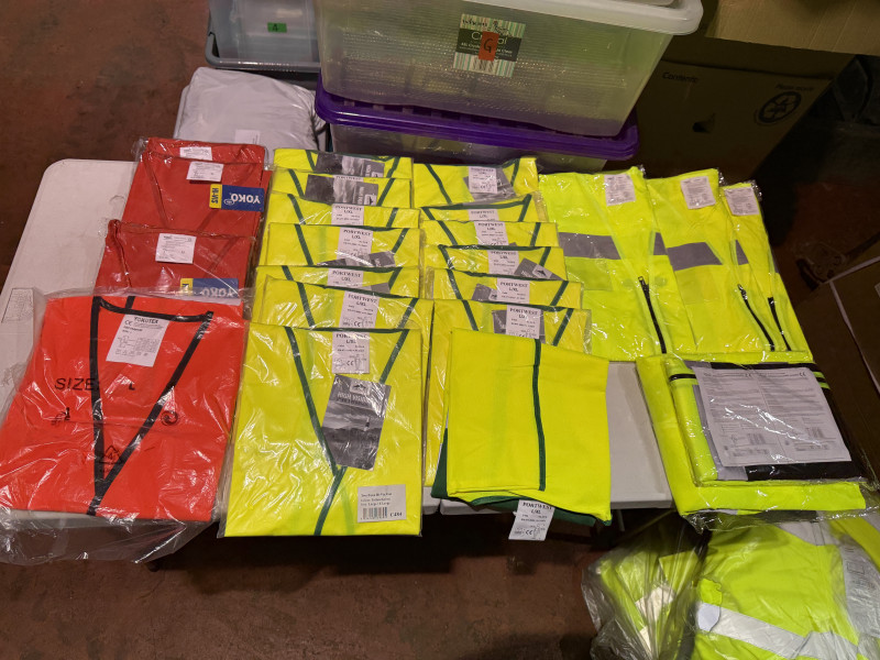 Kumar & Company - Factor Safe Limited In Liquidation Auction - Extensive Range of Work Wear, Hi Vis Clothing, Jackets, Trousers, Safety Shoes & Much More - Auction Image 4