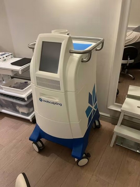Marriott & Co - A Zeltiq CoolSculpting Cryolipolysis (cryolysis) Fat-Freezing Device Auction - Auction Image 3