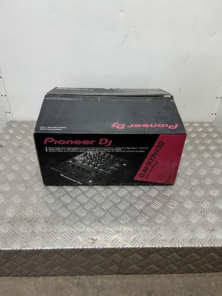 JPS Chartered Surveyors - Professional Audio & Lighting Equipment Auction - DJ Mixers, Floor Monitors, Speakers, Subwoofers, Moving Lights, & More - Auction Image 4