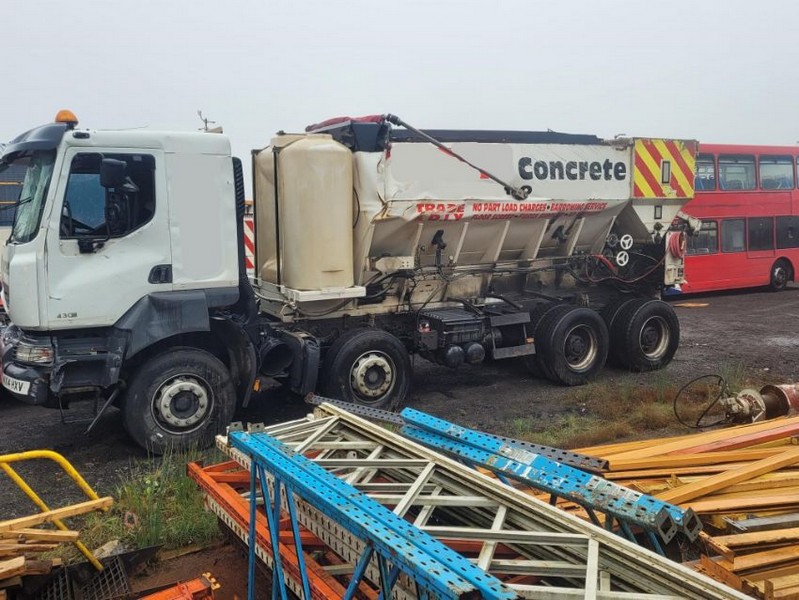 Gavel Auctioneers Ltd - Salvage 2014 Renault Kerax with BL10M60 Bay Lynx Volumetric Concrete Mixer - Auction Image 5