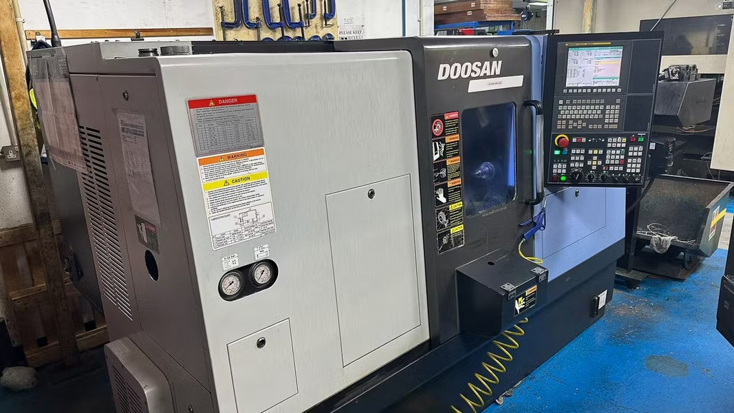 Charter Auctions Ltd - (2014) Doosan Lynx 220LM - Auction Image 1