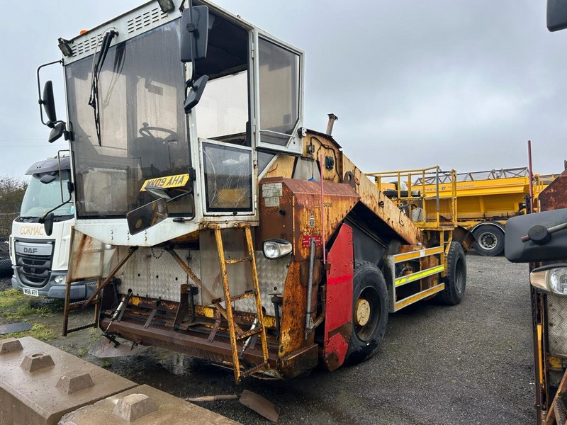 Husseys - Contactors Plants, HGVs, Tools, Farm and Groundcare Machinery Auction - Auction Image 2