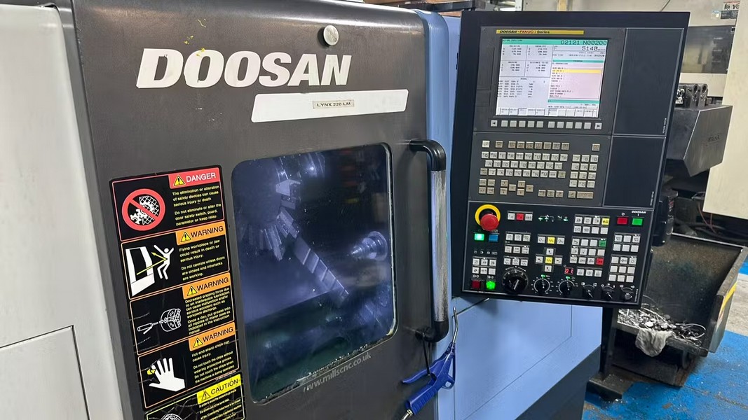 Charter Auctions Ltd - (2014) Doosan Lynx 220LM - Auction Image 5