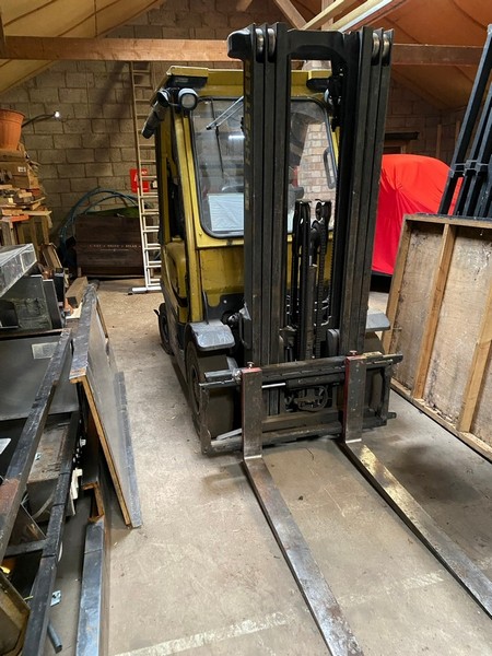 John Pye Auctions - Hyster Forklift, Ice-Cream Carts, Catering Equipment, Tooling, Furniture & More - Auction Image 3