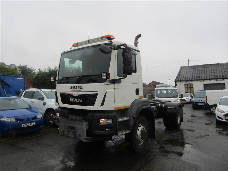 Burnley Auctioneers - Light Commercial, Cars, HGVs, Plant & Machinery & Tools Auction - Auction Image 2