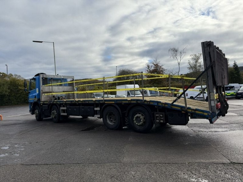 Gavel Auctioneers Ltd - 2017 DAF CF400 32-ton 8x2 Rear Lift & Steer, Access Spec Sterling Beavertail Auction - Auction Image 2